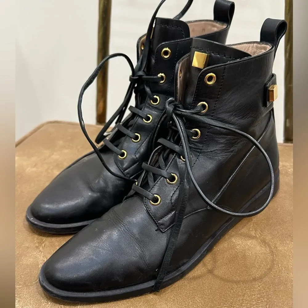 Stuart Weitzman Womens Black Leather Ryder Boots Gold Rockstud Lace Up Sz 8W - Picture 1 of 6